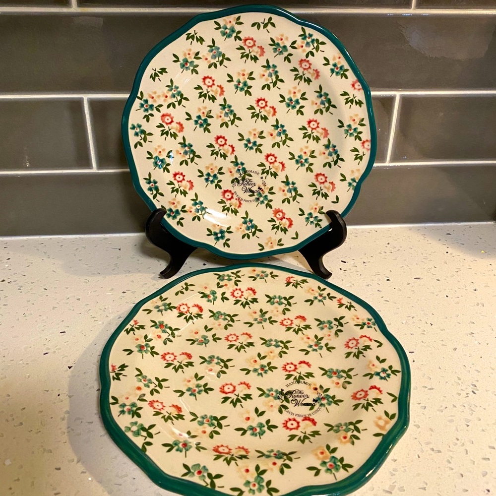 The Pioneer Woman floral salad plates, set of two (2) - Brand New with sticker!